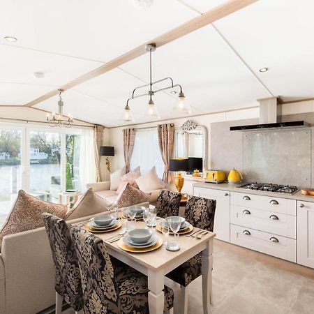 Villa Clearwater South Cerney Esterno foto