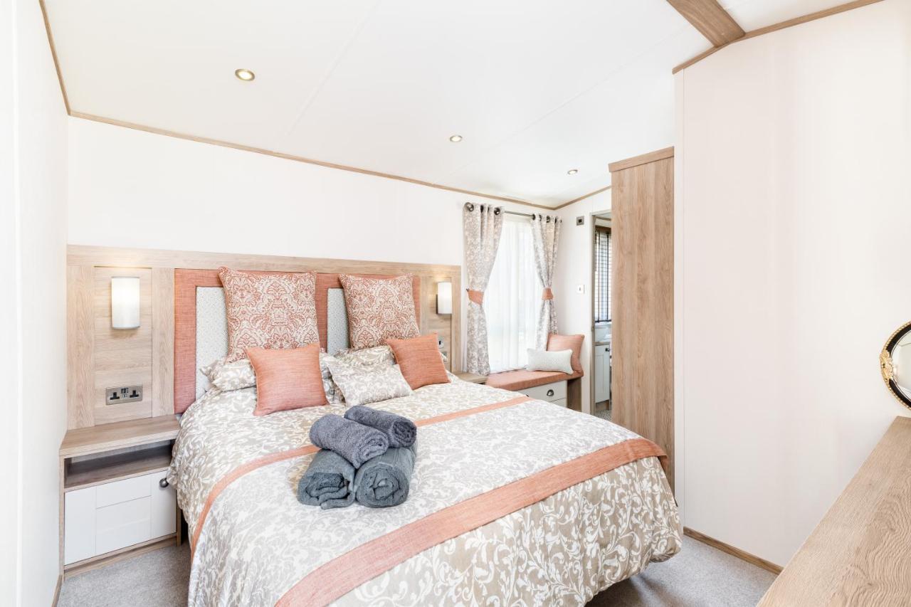 Villa Clearwater South Cerney Esterno foto