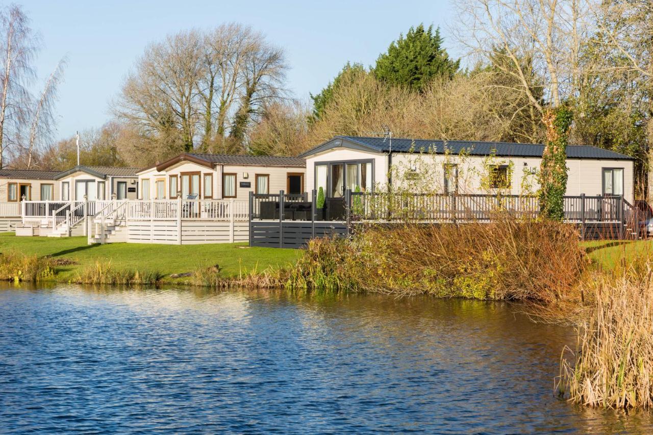 Villa Clearwater South Cerney Esterno foto