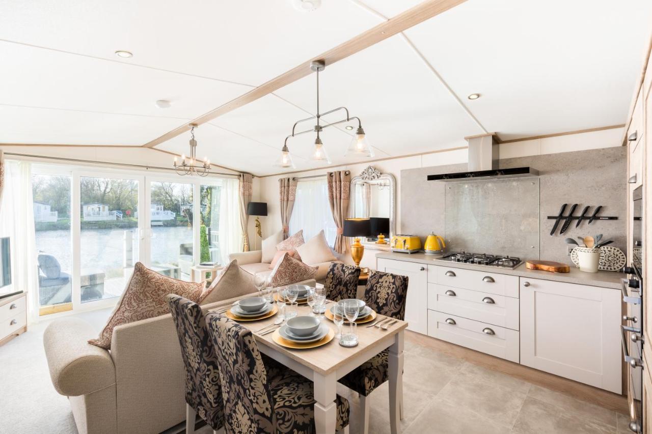 Villa Clearwater South Cerney Esterno foto