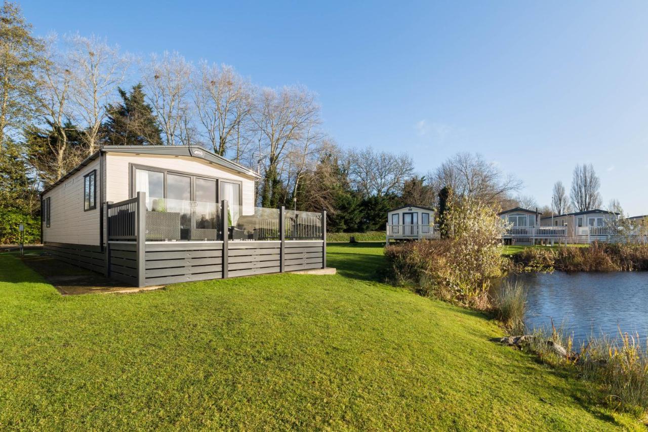 Villa Clearwater South Cerney Esterno foto