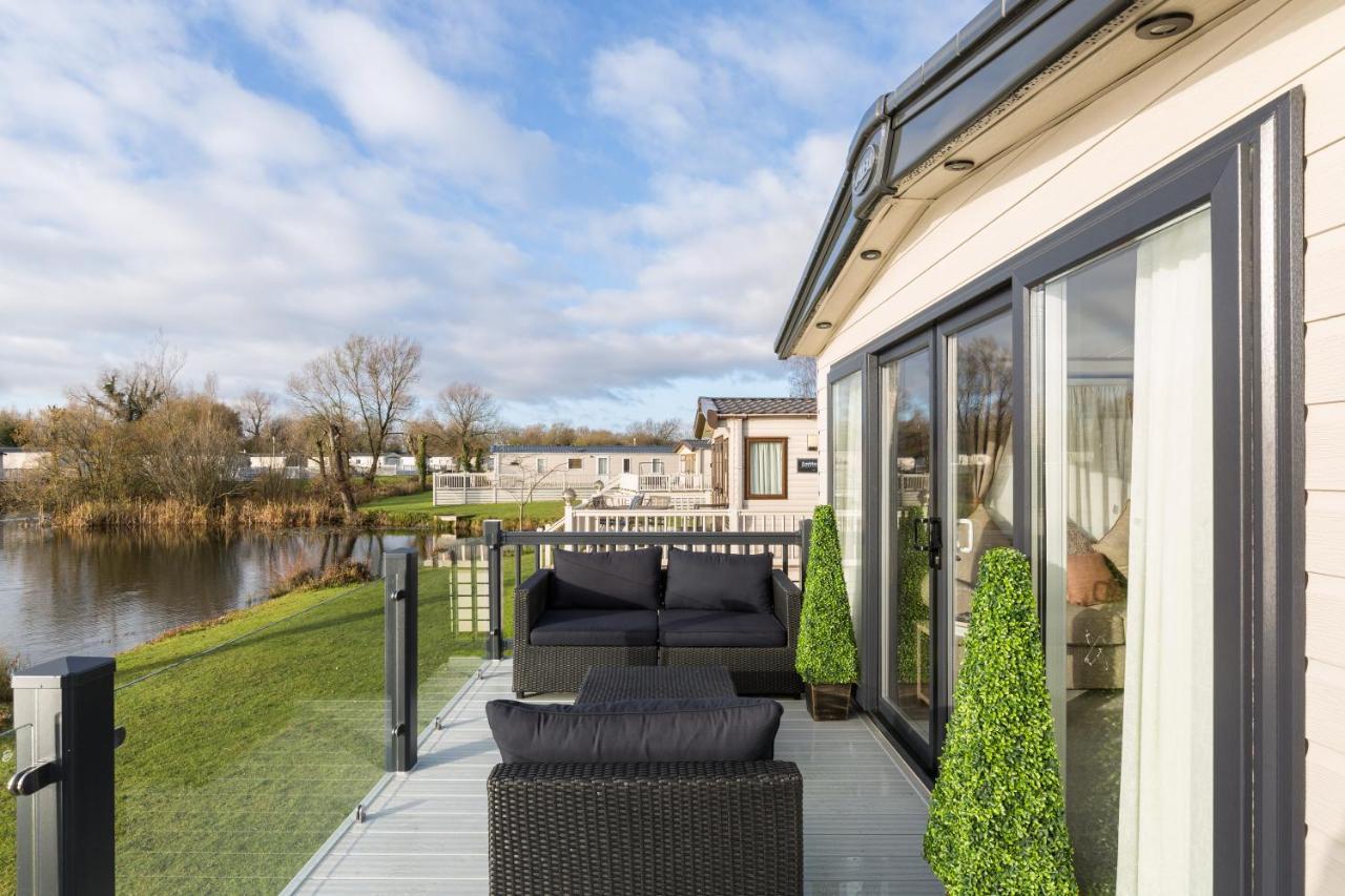 Villa Clearwater South Cerney Esterno foto