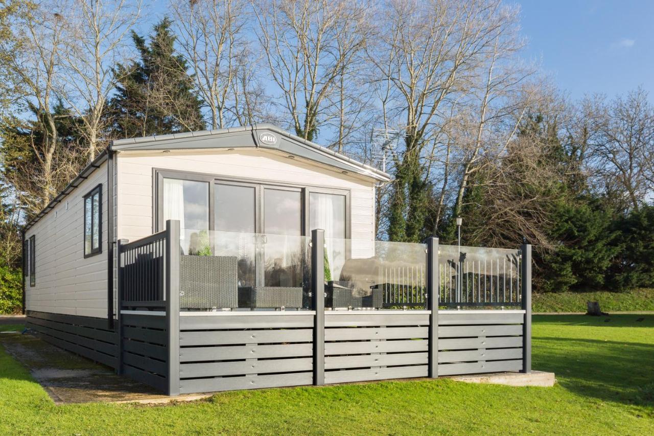 Villa Clearwater South Cerney Esterno foto