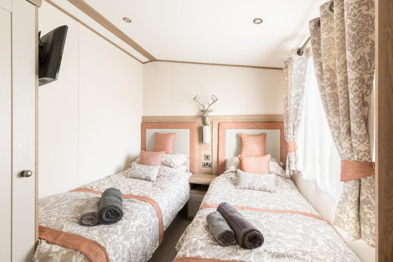 Villa Clearwater South Cerney Esterno foto