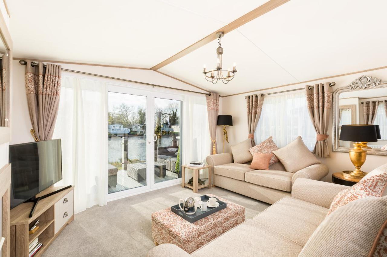 Villa Clearwater South Cerney Esterno foto